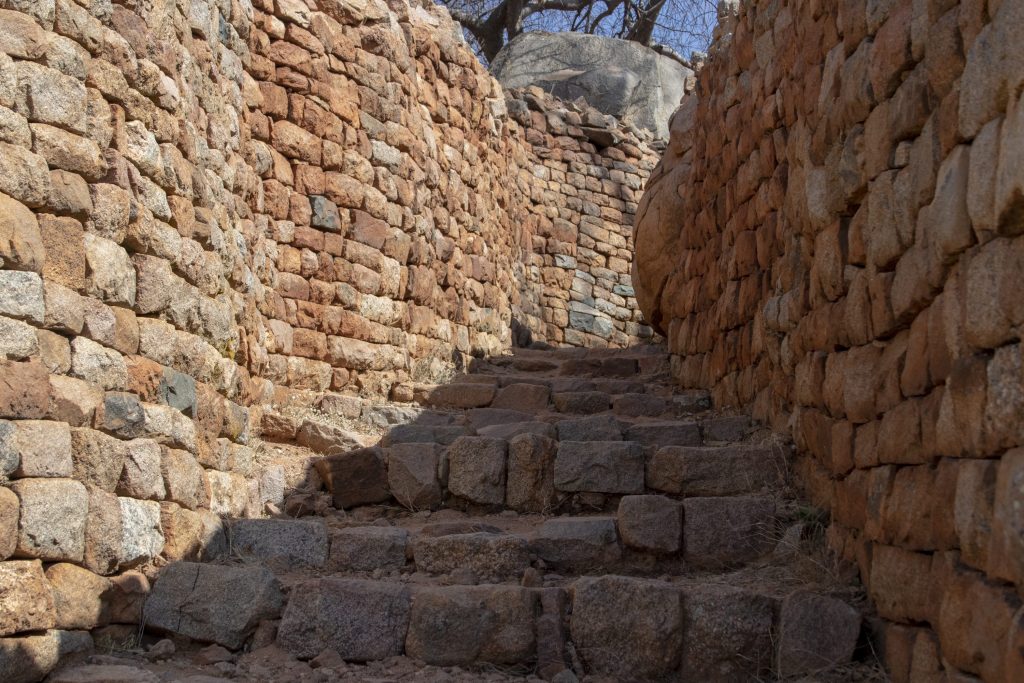 Khami Ruins — decorated chevron wall