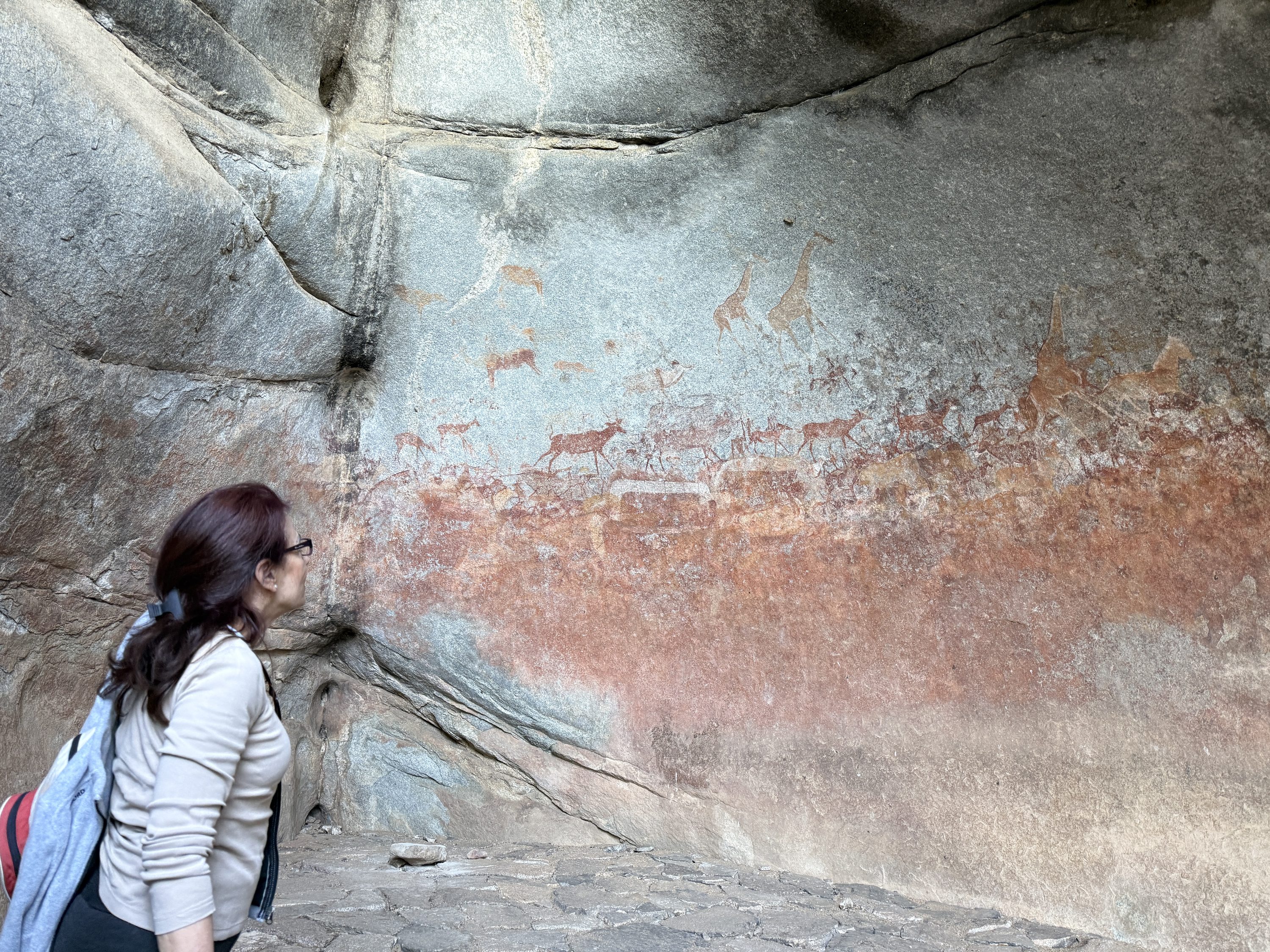 Matobo Hills — San paintings at Nswatugi Cave.