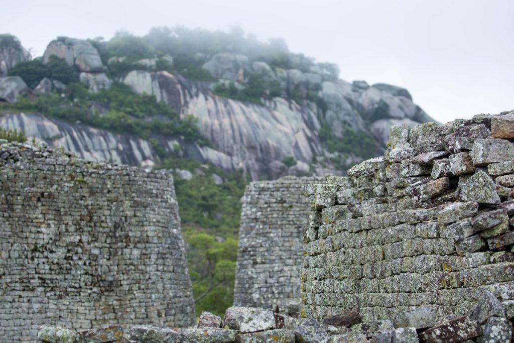 Great Zimbabwe: Walls in the mist